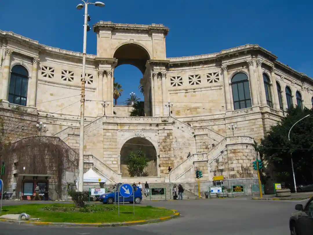 Il Bastione di Saint Remy visto dal basso