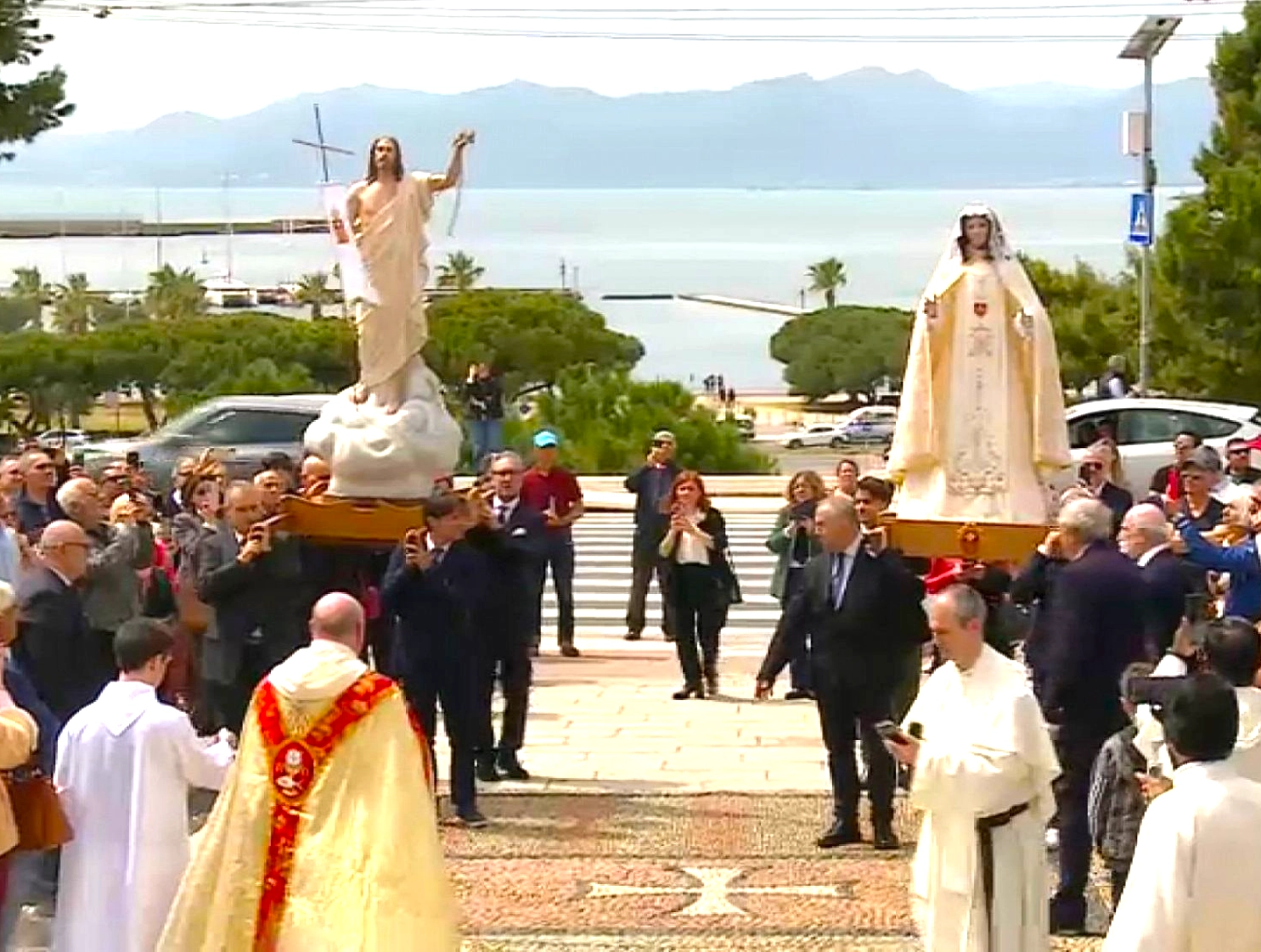 Foto di una processione della Madonna di Bonaria a mare