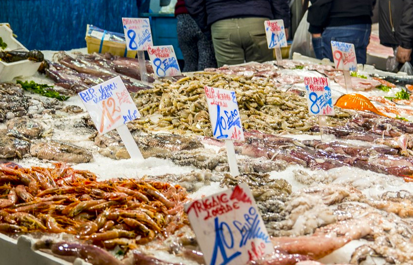 Banchi del pesce al Mercato di San Benedetto