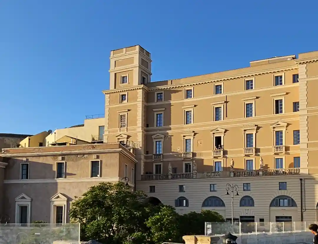 Palazzo Boyl e resti della Torre del Leone